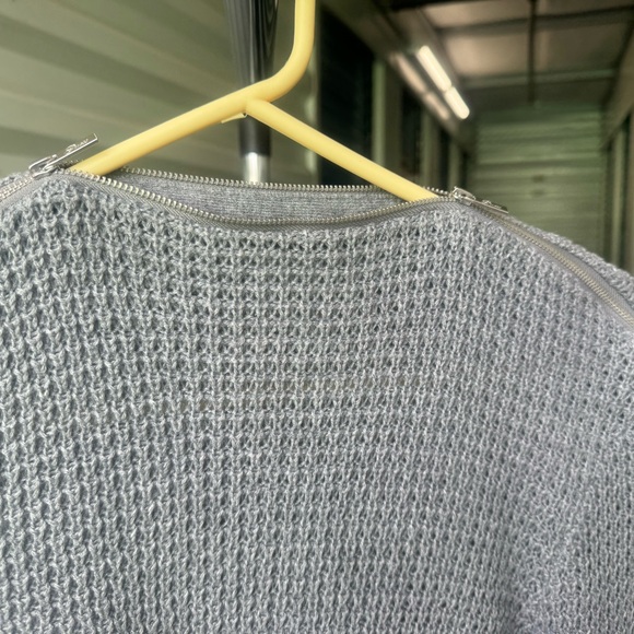 Long sleeve GUESS sweater with zipper open close size XL - Picture 4 of 5